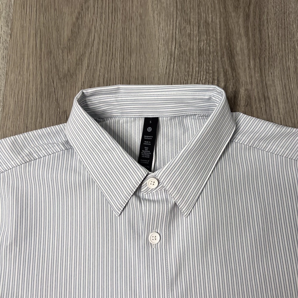 Lululemon Short Sleeve Button Up Shirt Mens Size Small Blue White Striped - Picture 2 of 10
